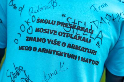 Matura: Na kraju srednje imao 2 iz matematike, na maturi 5! Njih 107 imalo petice, pa pali