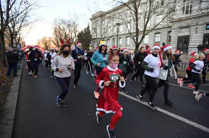 Ulicama Zagreba: Humanitarna i kostimirana utrka Advent Run