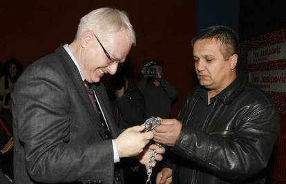 Na Fejsu traže da Mlinarić bude savjetnik Josipoviću