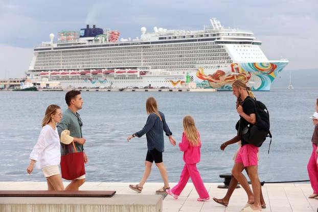 Norwegian Getaway kruzer u splitskoj luci 