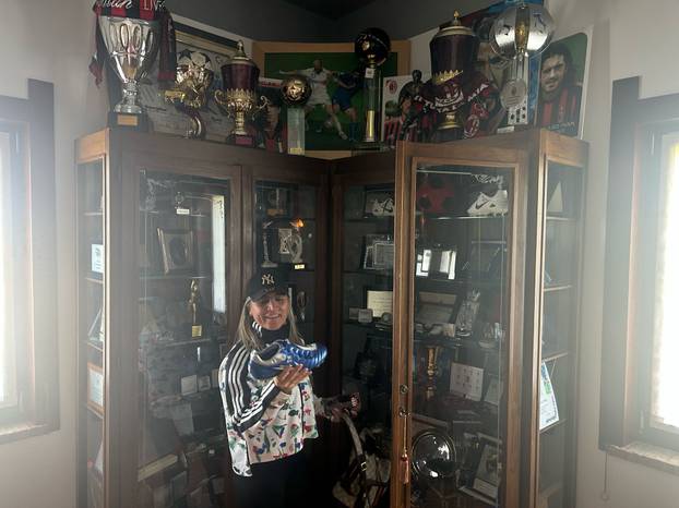 FOTO Bili smo u luksuznoj kući Gattusovih: Dresovi, trofeji i neobičan poklon usred sobe