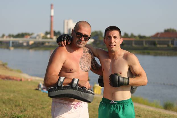 Osječani pronašli rashlađenje u Dravi