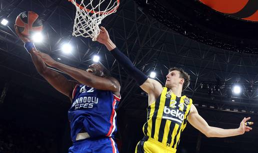 Anadolu Efes i Simon srušili su Fenerbahče za finale Eurolige...