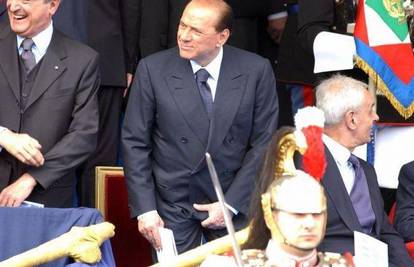 Silvio Berlusconi je crtao gaćice na summitu EU-a