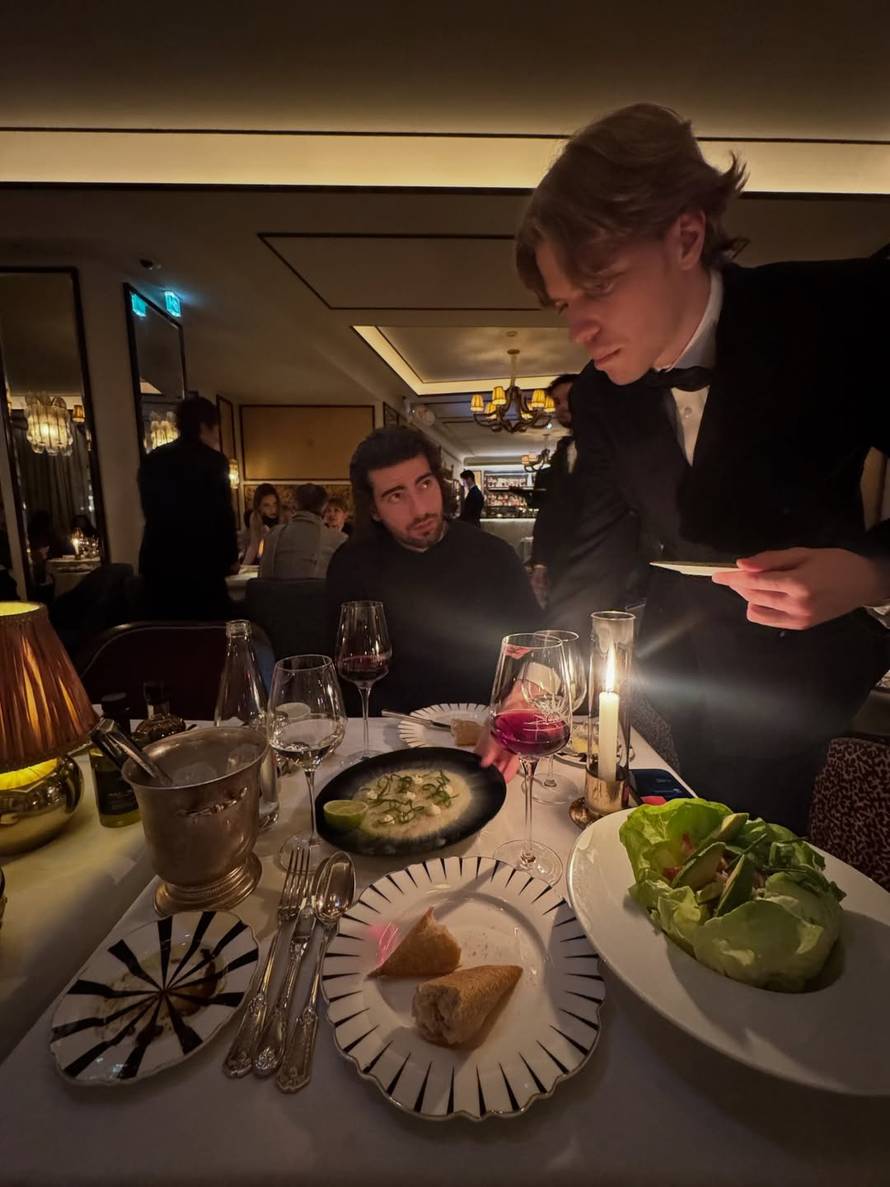 FOTO Pogledajte u čemu se nakon romantičnog vikenda u Parizu s Majom vozio Šime Elez