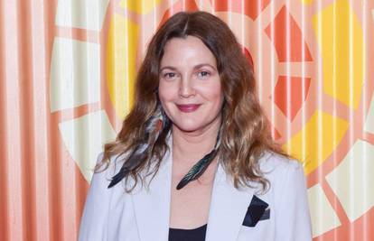 Drew Barrymore otkrila: 'Djeda su prijatelji nakon smrti ukrali iz mrtvačnice i odveli na tulum'