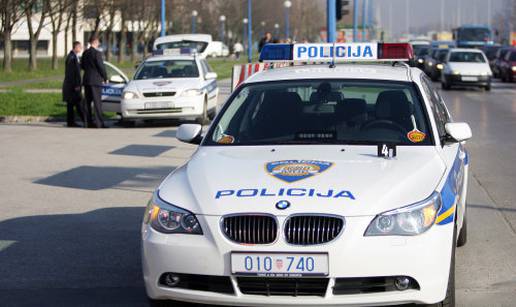 Slatina: Mladić pokušao pregaziti policajca