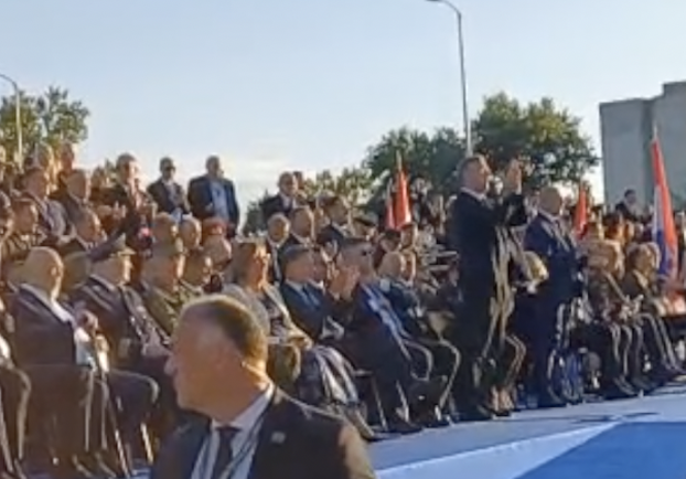 Spektakularni prizori: Donijeli zastavu s kninske tvrđave i pokazali  moć Hrvatske vojske
