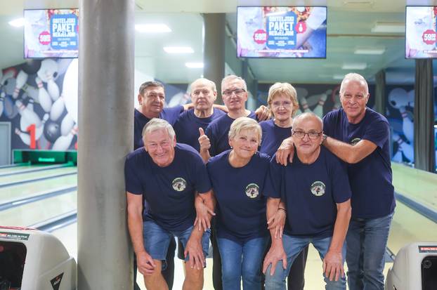 Zagreb: Druženje umirovljenika u Bowlingu Clubu 