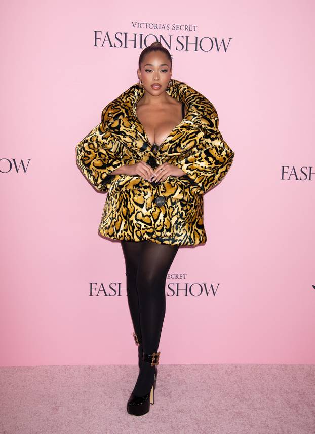 Victoria's Secret 2025 Fashion Show-Pink Carpet