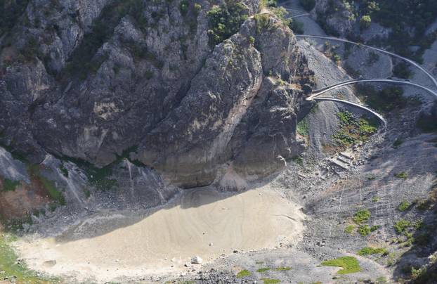 Imotski: Presušilo Modro jezero