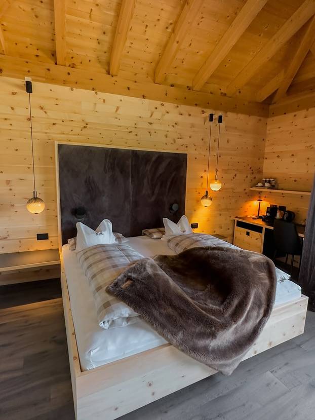 FOTO Ovo je najljepši bazen na Alpama: Topao je, proziran i ima pogled na Dolomite