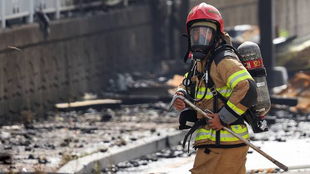 Fire at a lithium battery factory, in Hwaseong