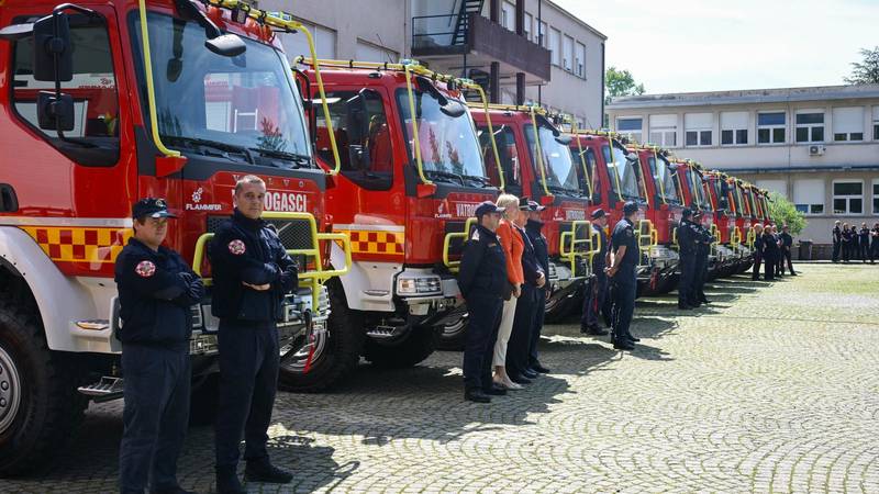 FOTO Hrvatski vatrogasci dobili 11 novih kamiona