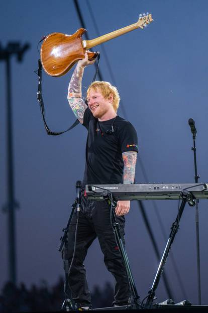 FOTO Ed Sheeran bacio publiku u trans, napravio spektakl na zagrebačkom Hipodromu