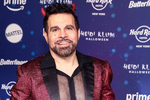 Heidi Klum hosts annual Halloween party in New York