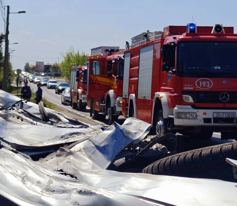 Težak sudar tri automobila u Sesvetama: 'Jedan je na boku, drugi završio u ogradi kuće...'