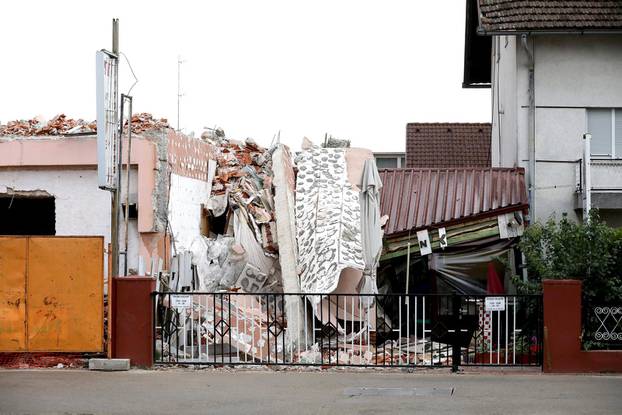 Zagreb: Na pečenjaru u Dubravi pao zid sa susjedne zgrade