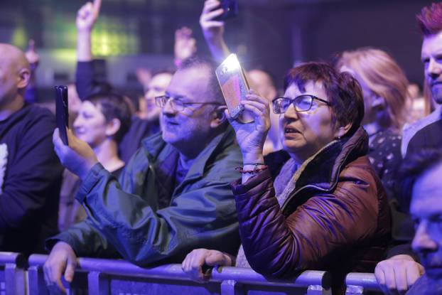 Zagreb: Koncert Let3 na AntiValentinovu