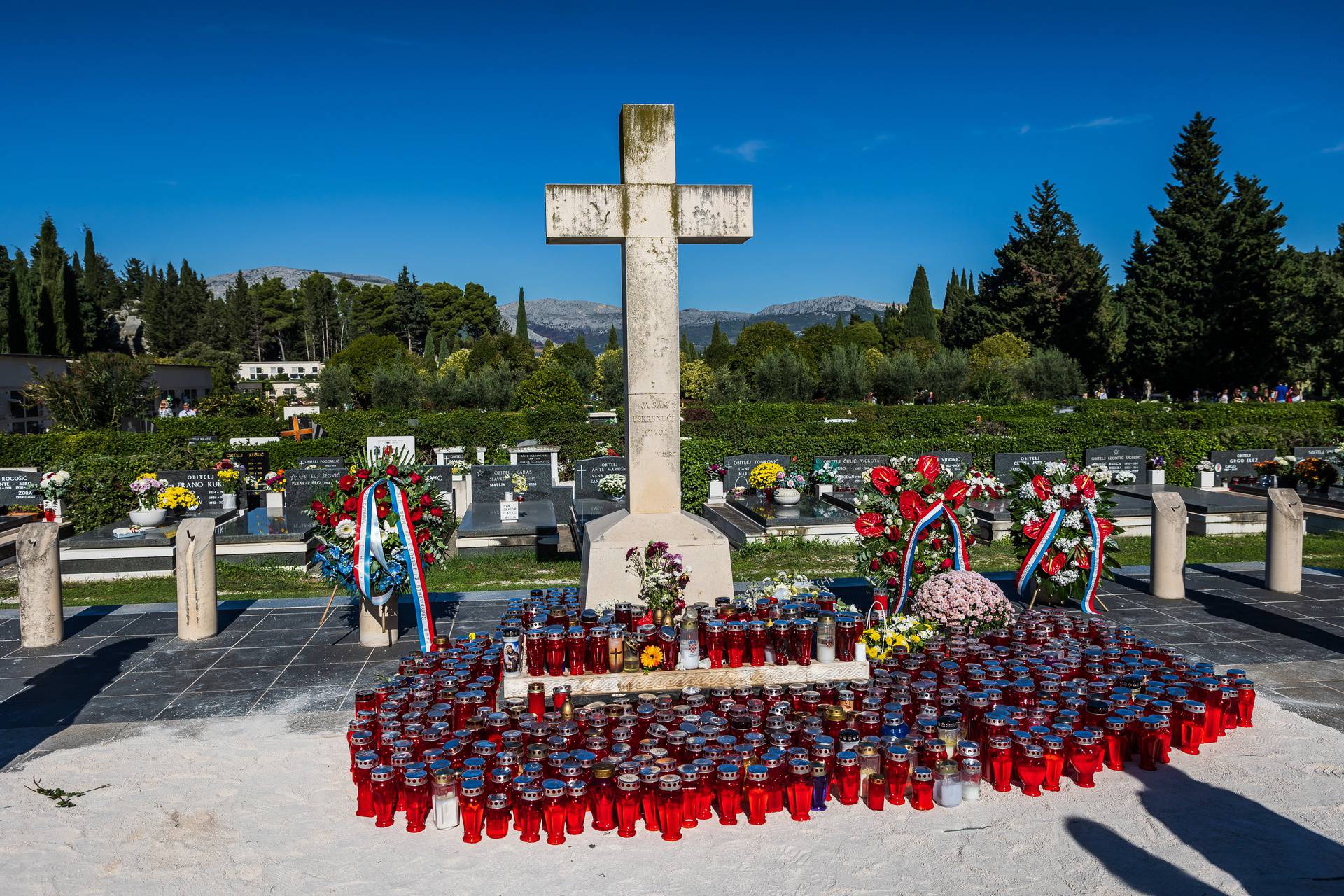 Splićani u obilasku grobova svojih najmilijih na groblju Lovrinac