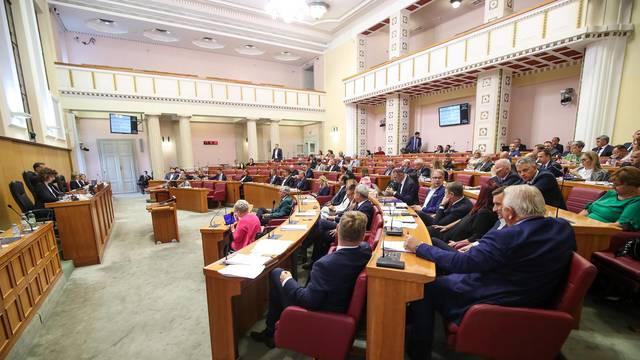 Zagreb: Andrej Plenković u Saboru na raspravi o opozivu ministra Grlića-Radmana