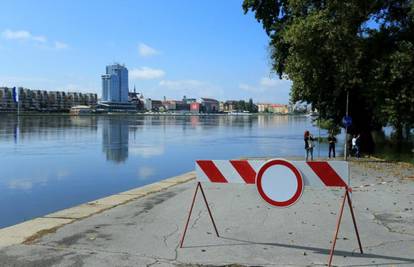 Nasipi su izdržali: Vodni val rijeke Drave prošao Slavoniju