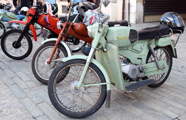 Sisak: Oldtimer klub Sisak organizirao 7. Tomos susret
