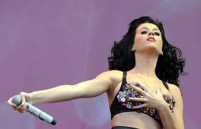 Katy Perry boji se spavati  u automobilu zbog nesreće