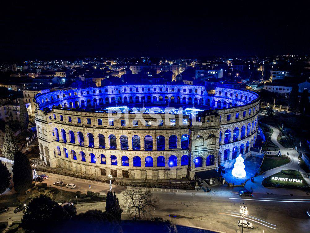 FOTO Evo kako izgleda pulska Arena iz zraka tijekom Adventa