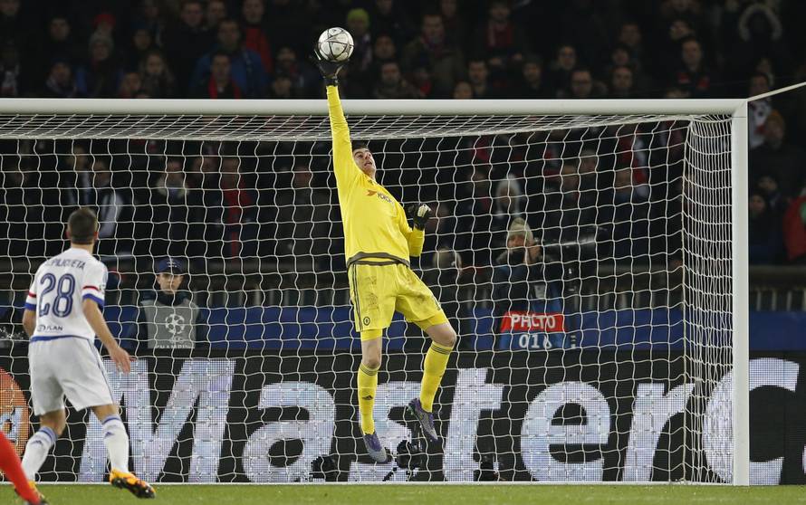 Zlatan i džoker Cavani srušili Chelsea: Hiddinkov prvi poraz