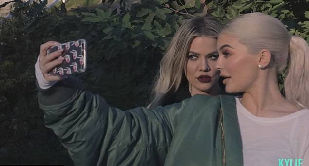 Kylie pokazala polusestri Khloe kako napraviti savršeni selfie