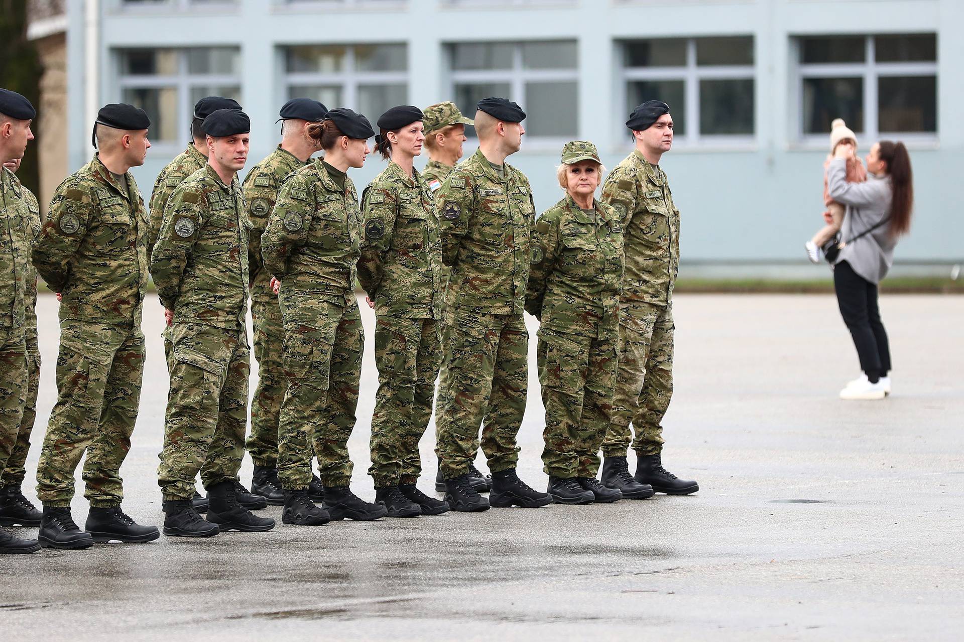 Zagreb: Svečani ispraćaj 4. hrvatskog kontingenta u okviru Borbene grupe u Mađarskoj