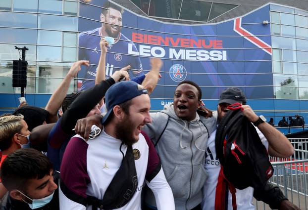 Lionel Messi Press Conference after signing for Paris St Germain