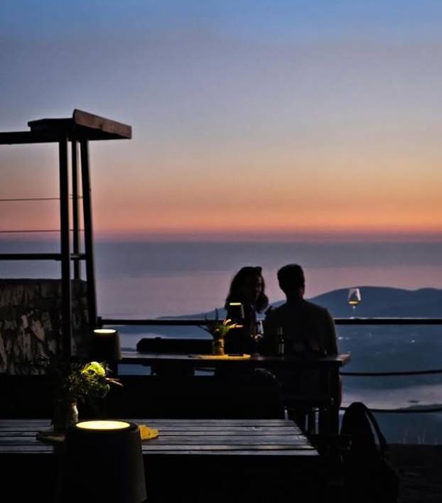 FOTO Ovaj kafić u Crnoj Gori ima najljepši pogled na svijetu!