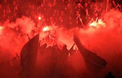 Navijačima dozvoljeno paljenje baklji na nogometnom stadionu