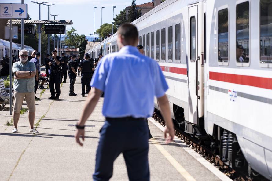 Split: Navijači Hajduka Bilim vlakom kreću prema Zagrebu na utakmicu Superkupa