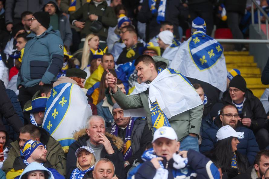 Zenica: Navijači očekuju početak utakmice između Bosne i Hercegovine i Italije