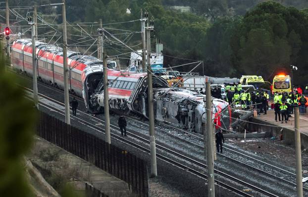 Two high-speed trains derail in Spain