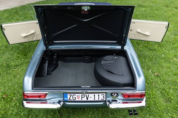 FOTO Automobil iz 1968. privlači pažnju po Zagrebu! Prodaje se za 235.000 €. Daju ga i za stan