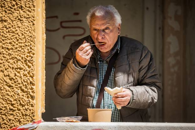 Split: Tomislav Šuta je podjelio preko 1000 porcija graha 