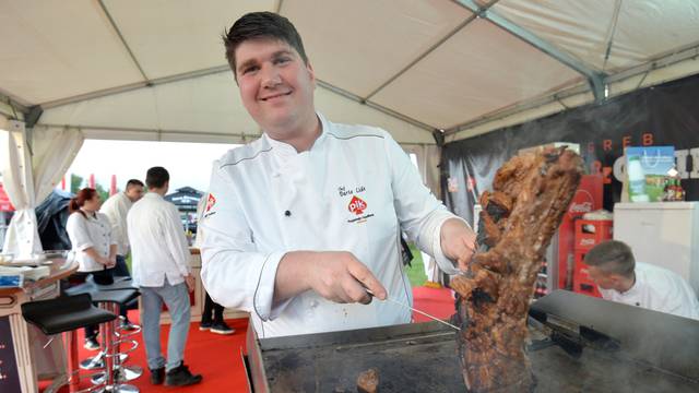 Stručnjak za roštilj Dario Lide: Bolje ga je paliti bez sredstava za potpalu jer imaju svoj miris