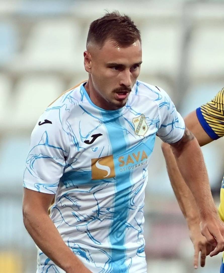 Dresovi spektakularni, navijači vrhunski... Momčad se još traži