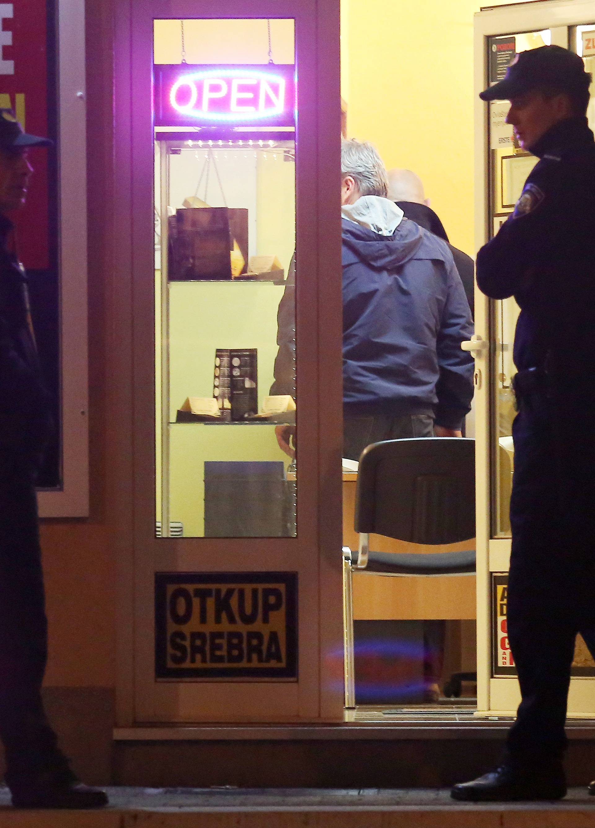 Opljačkao ured za otkup zlata u Šibeniku, policija ga traži