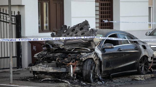 U Zagrebu izgorio automobil marke Mercedes