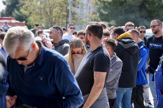 Zadar: Red za karte za koncert Thompsona na Hipodromu