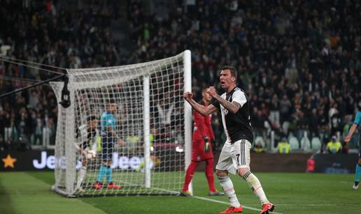 VIDEO Mandžukić posjetio Juve i oduševio navijače: Nemamo više igrače i ratnike poput njega