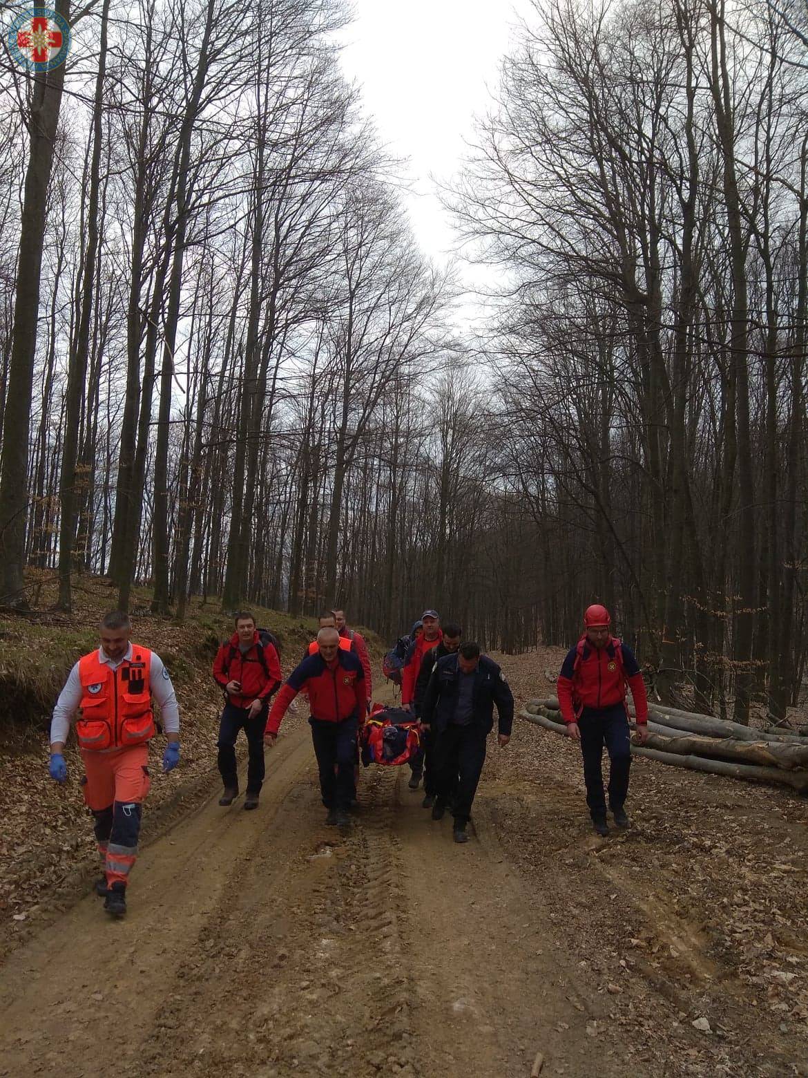 HGSS-ovci spašavali ozlijeđenog planinara na Papuku: Bio je s kolegama, pao i izgubio svijest