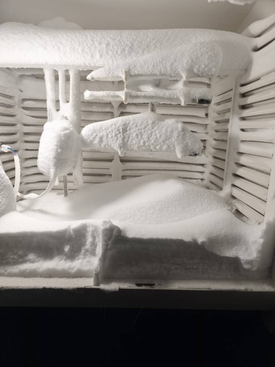 Gusti snijeg paralizirao Gorski kotar: 'Mećava je, probijamo se do Zagreba. Neumorno pada!'