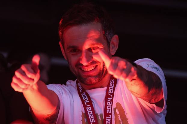 Igrači HNK Rijeka, prvaci Hrvatske, podigli su svoj pehar