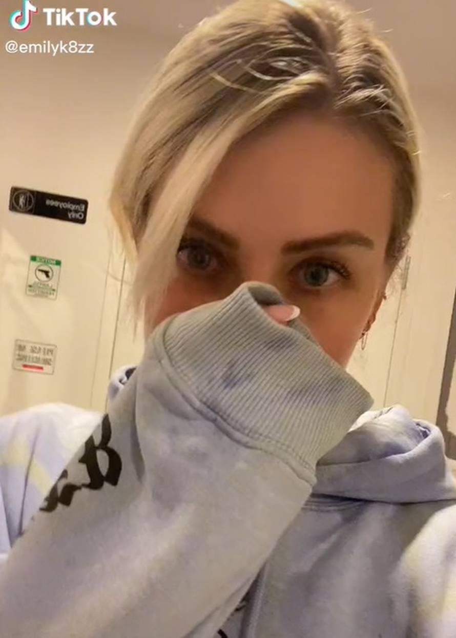 'Moj muž te vidi na kameri kako bacaš smeće u gaćicama. Odjeni hlače, hvala. Tvoja susjeda...'